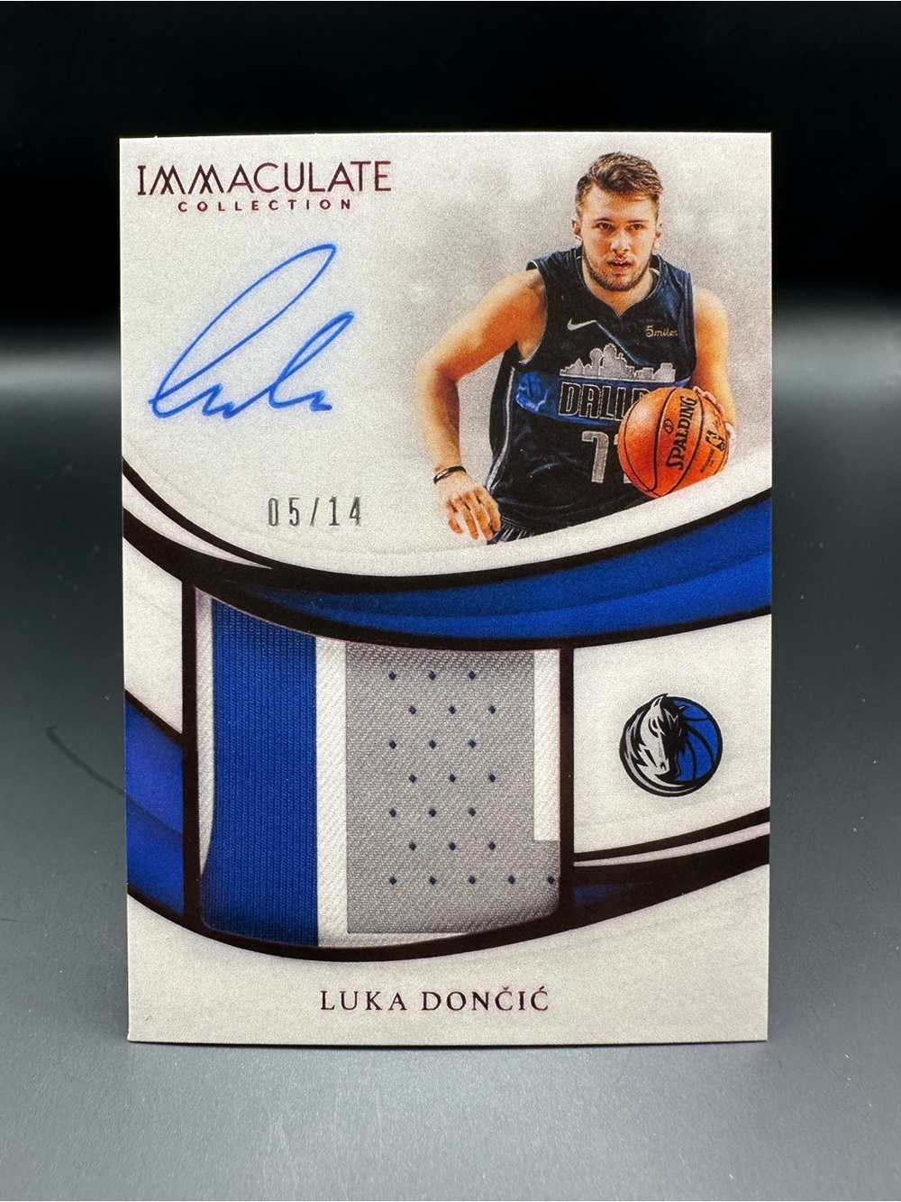 Luka Doncic Signed Rookie 2019 Panini #PP-LDC Novelty Card.
